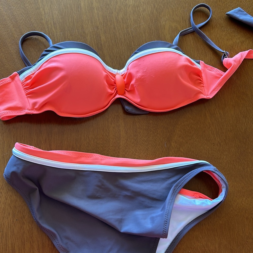 Bikini - Picture 6 of 6